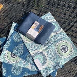 60 x 80 Oblong Tablecloth w/4 Matching Placemats